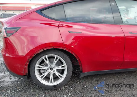 2021 Tesla Model Y Long Range Dual Motor All-Wheel Drive z USA, uszkodzony, nr VIN 5YJYGDEE0MF068168